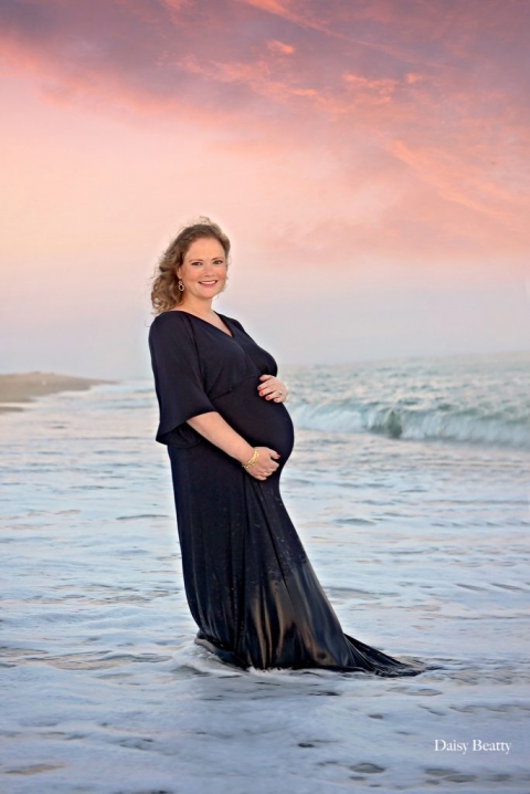 maternity portrait at 34 weeks in East Hampton NY by Manhattan maternity photographer Daisy Beatty