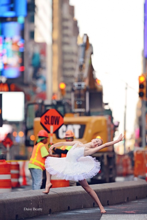 dance photography nyc by daisy beatty - a ballet dancer in times square