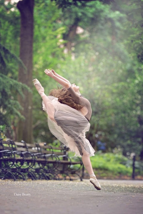 ballerina dancing in washington square park by New York ballet photographer daisy beatty